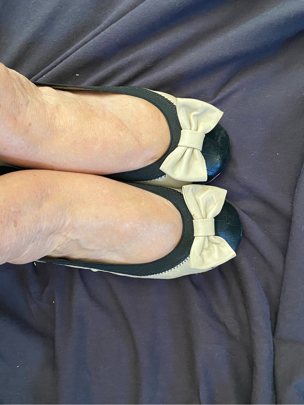 Women’s Two-Tone Bow Ballet Flats - Black and Cream